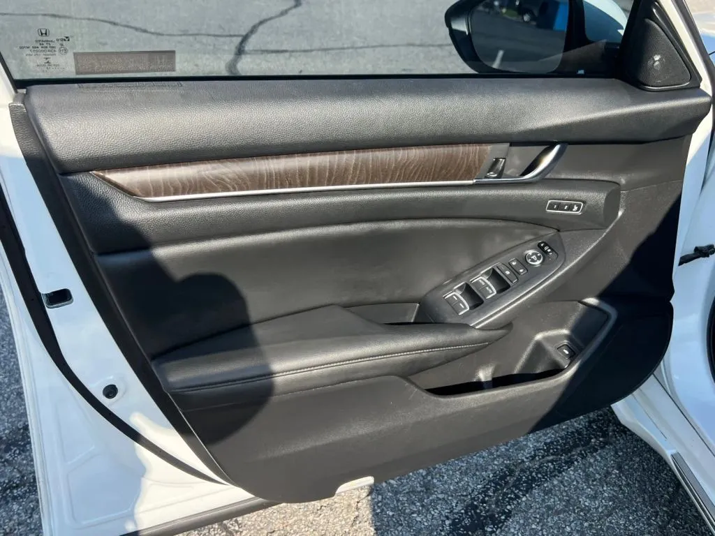 Honda Accord photo 25