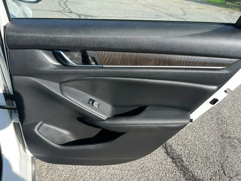Honda Accord photo 19