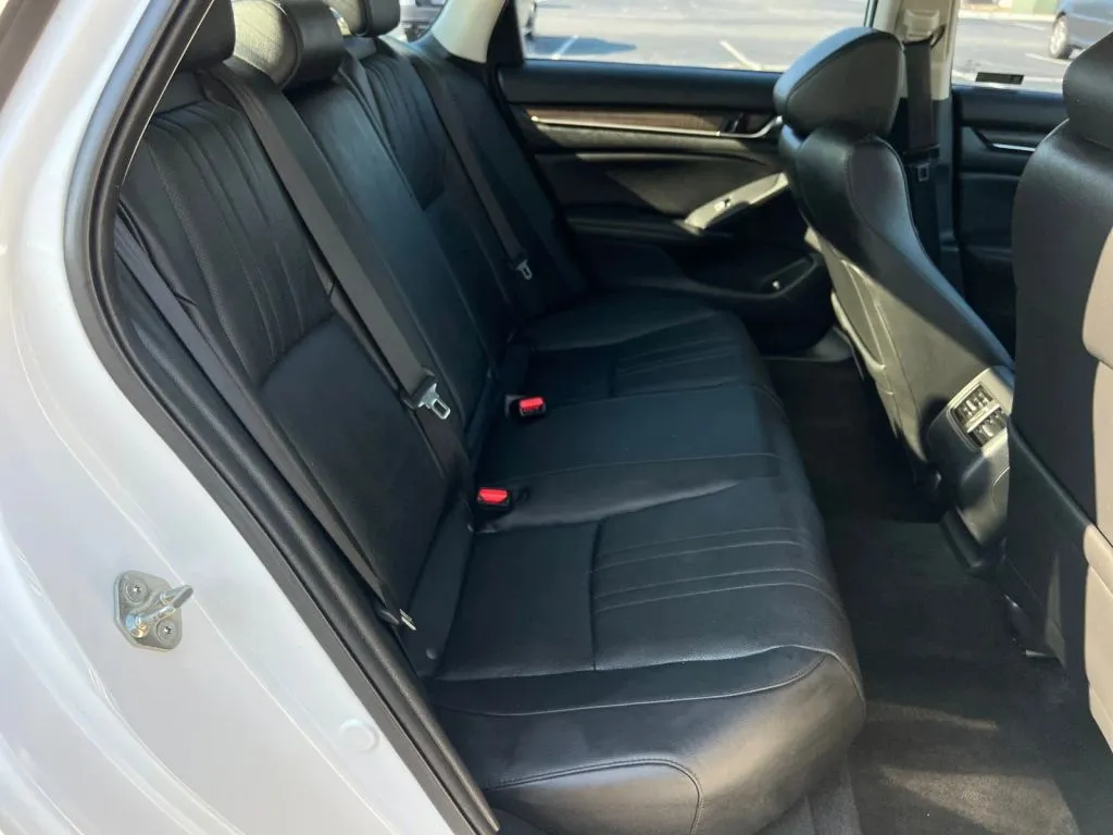 Honda Accord photo 18