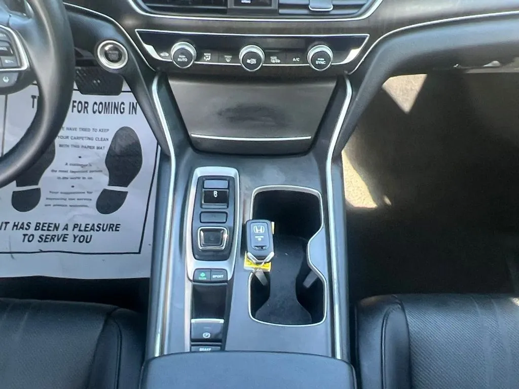Honda Accord photo 12