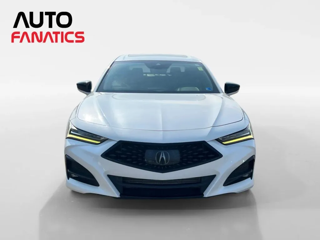 Acura TLX photo 9
