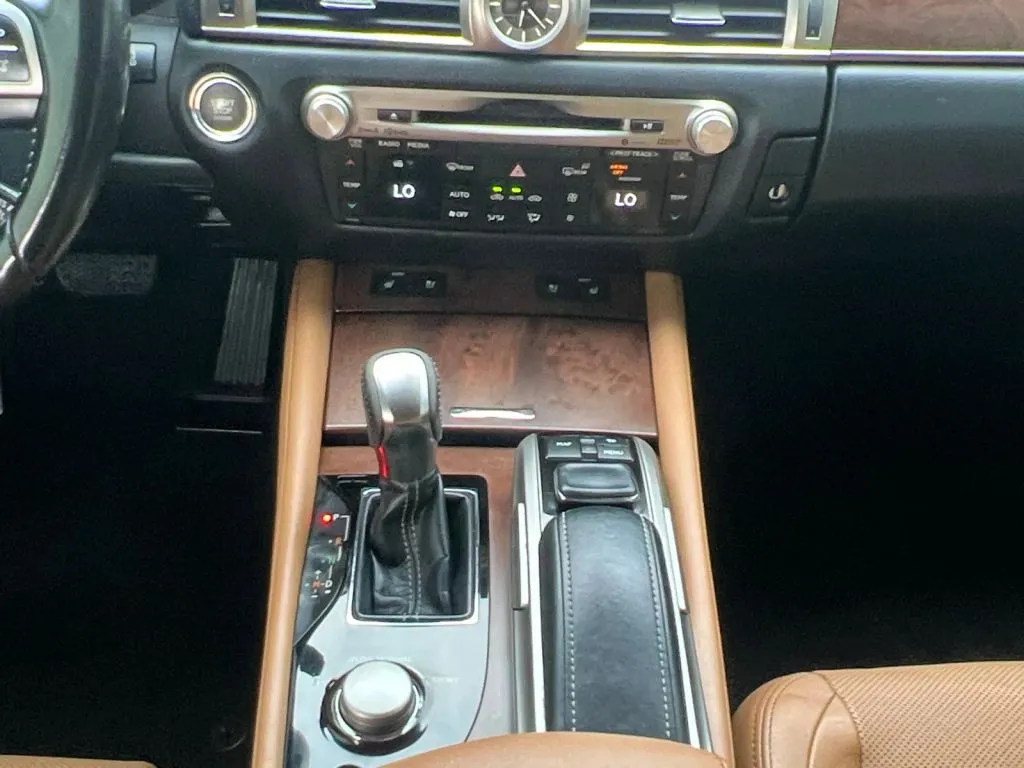 Lexus GS photo 12