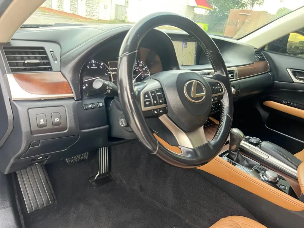 Lexus GS photo 24