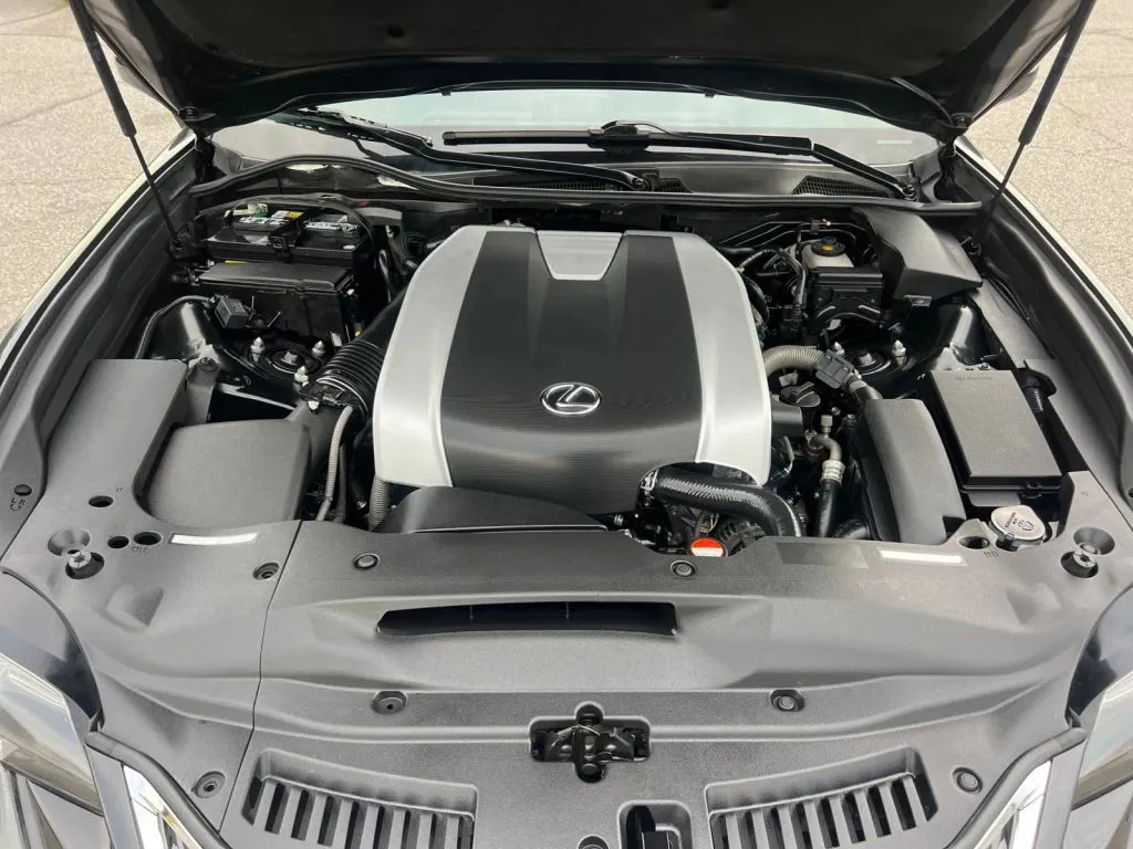 Lexus GS photo 30
