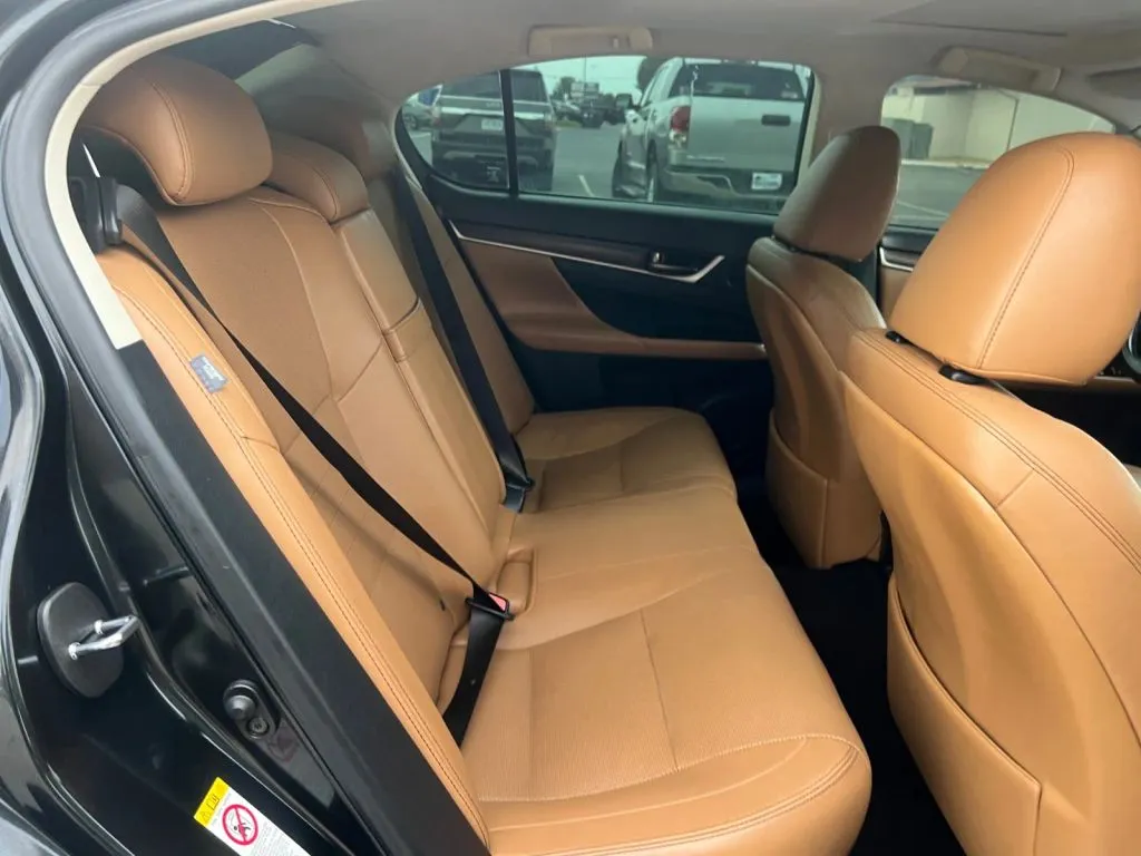 Lexus GS photo 17