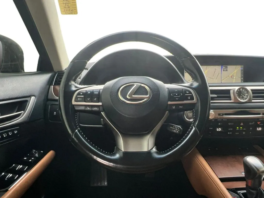 Lexus GS photo 13