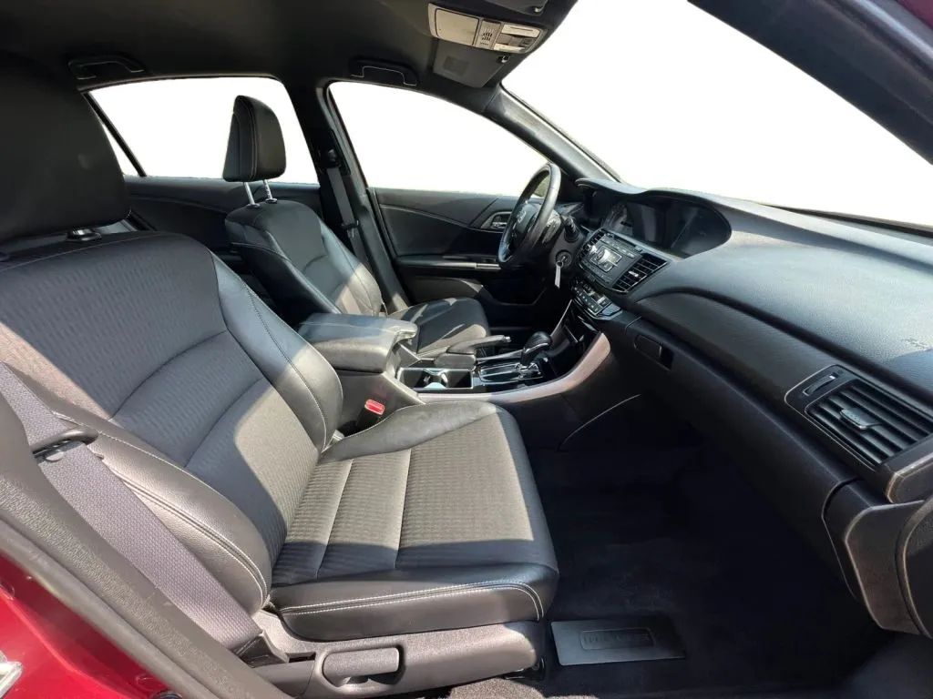 Honda Accord photo 15