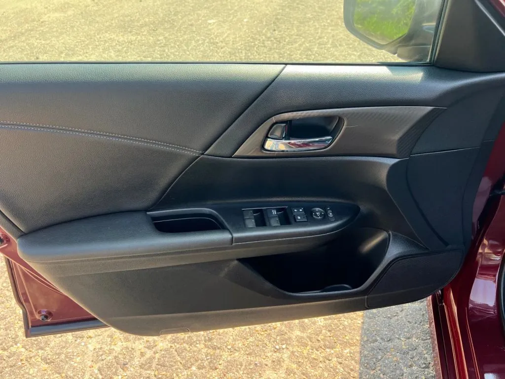 Honda Accord photo 27