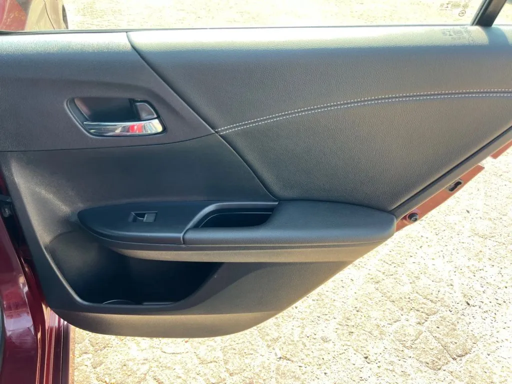 Honda Accord photo 21