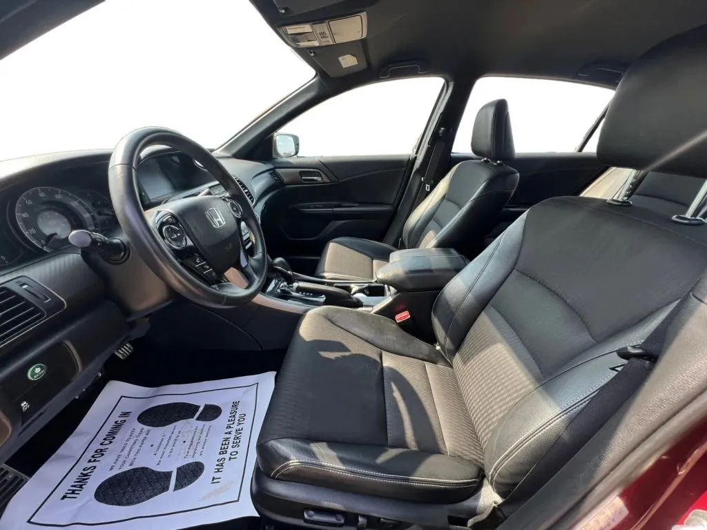 Honda Accord photo 10