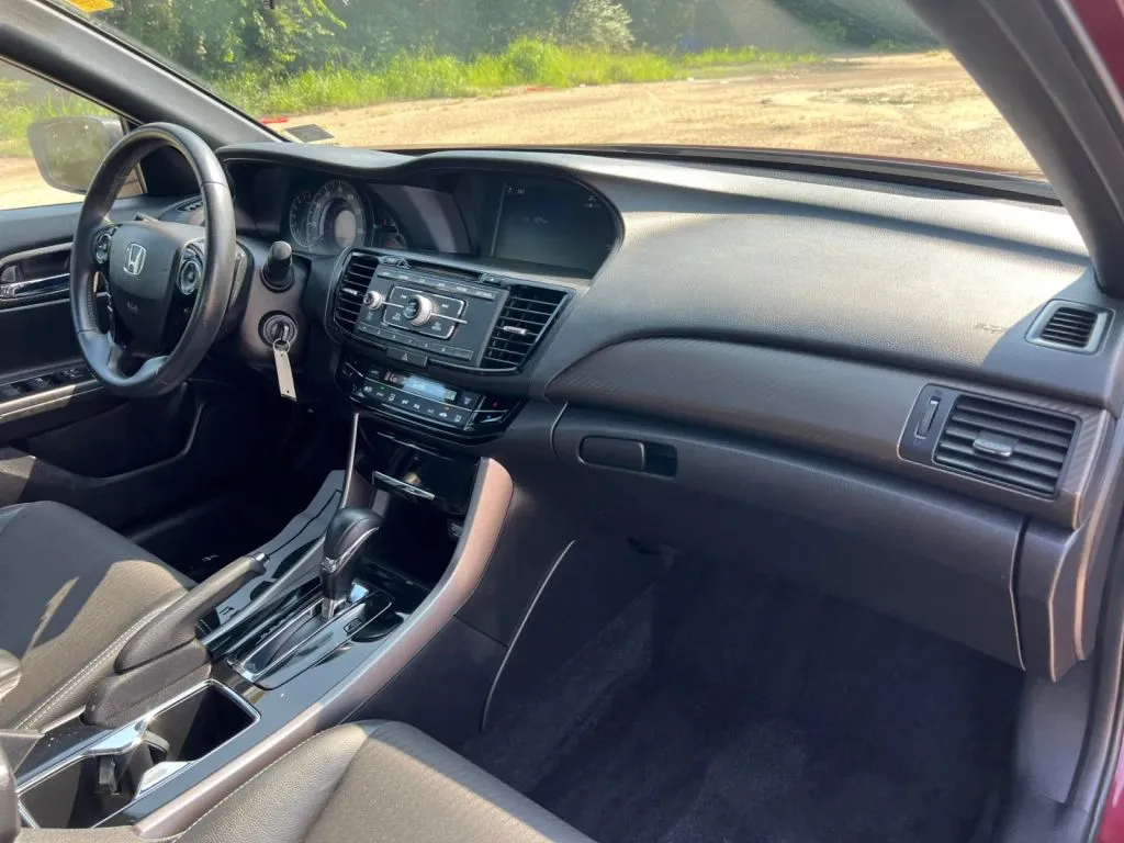 Honda Accord photo 16