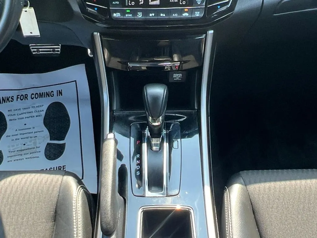 Honda Accord photo 12