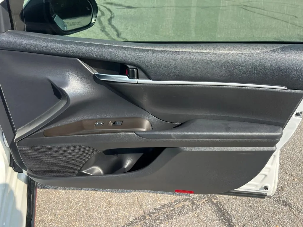 Toyota Camry photo 18
