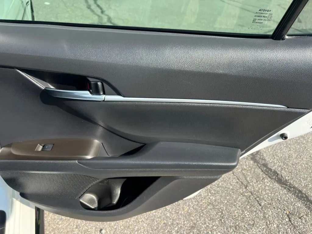 Toyota Camry photo 21
