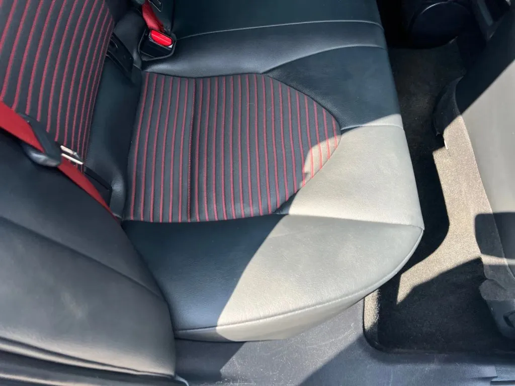 Toyota Camry photo 20