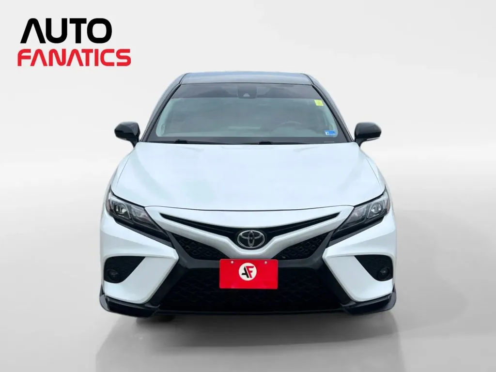 Toyota Camry photo 9