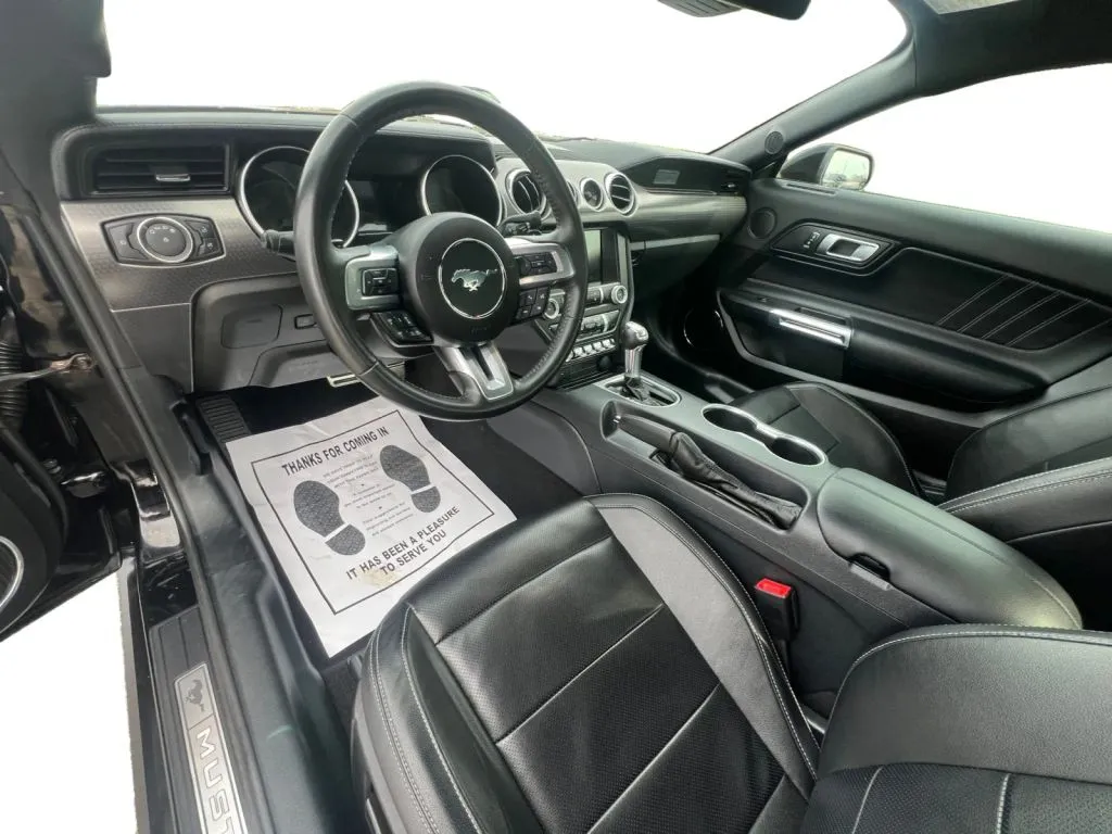 Ford Mustang photo 11