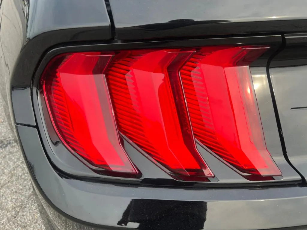 Ford Mustang photo 31