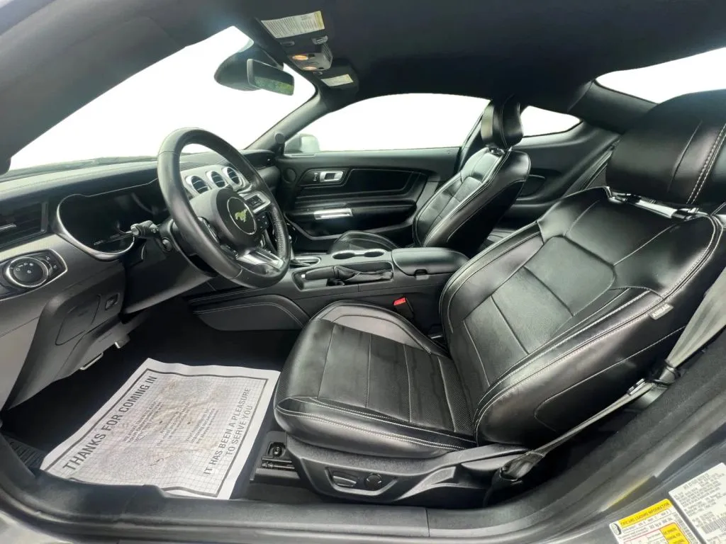 Ford Mustang photo 10