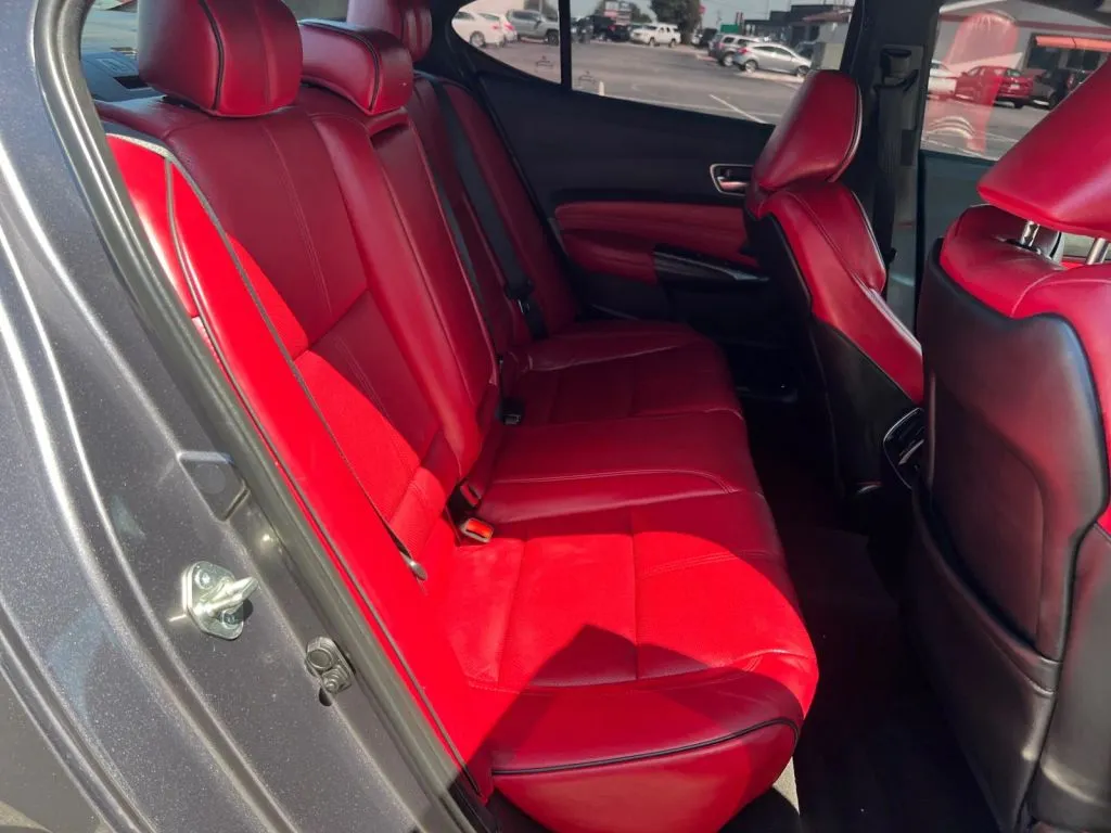 Acura TLX photo 18