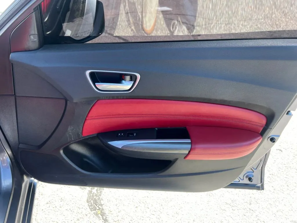 Acura TLX photo 17