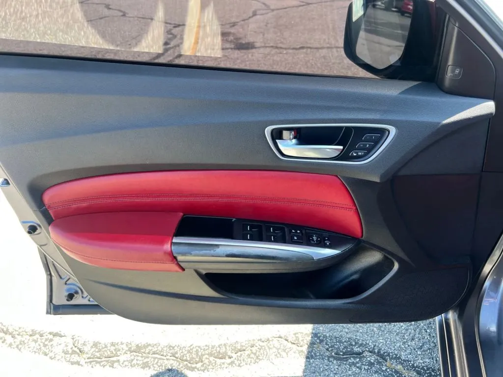 Acura TLX photo 26