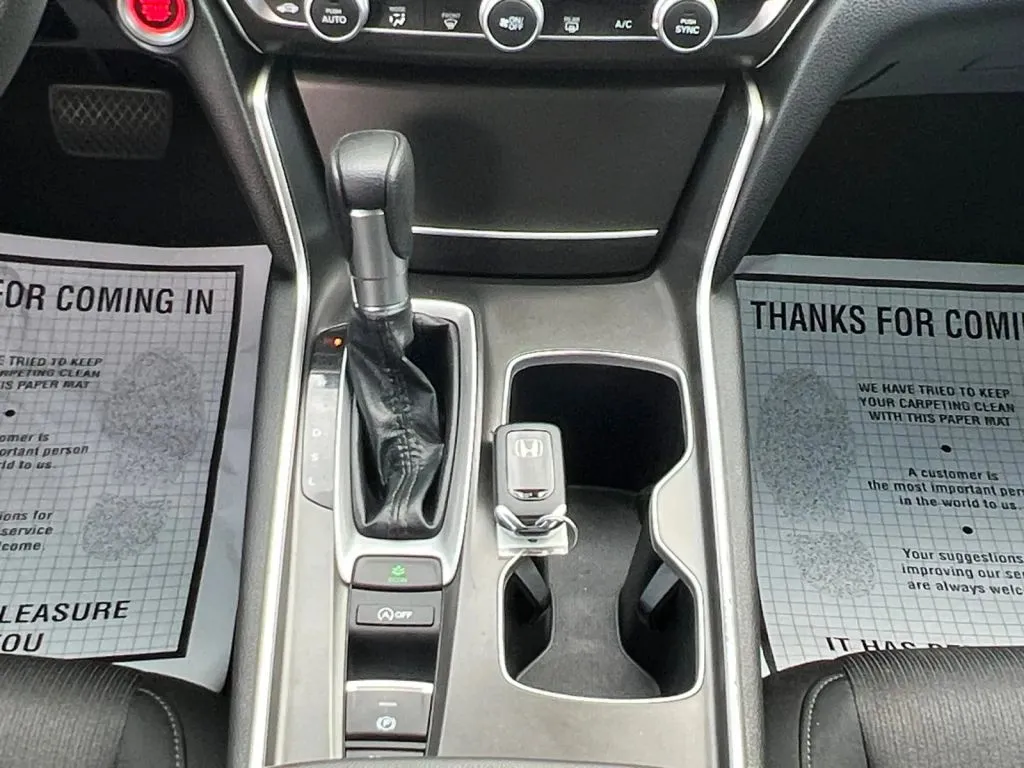 Honda Accord photo 12