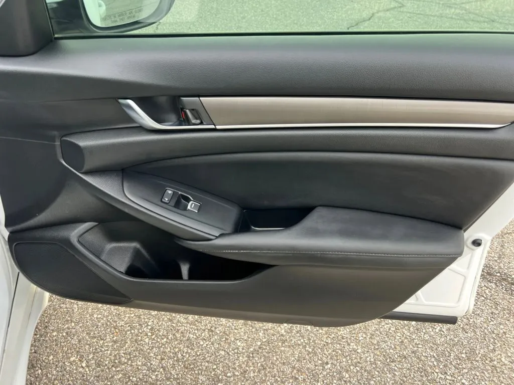 Honda Accord photo 18