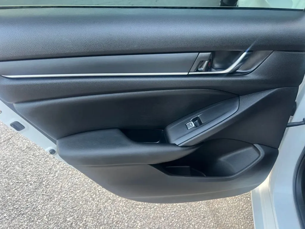 Honda Accord photo 25