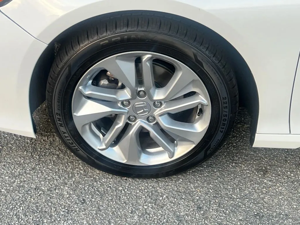 Honda Accord photo 30