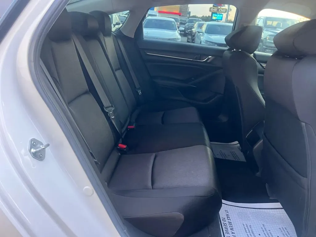 Honda Accord photo 20