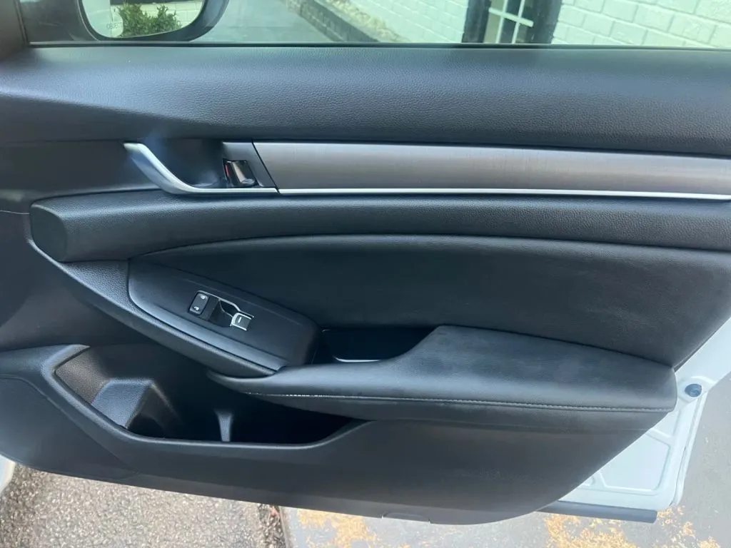Honda Accord photo 16