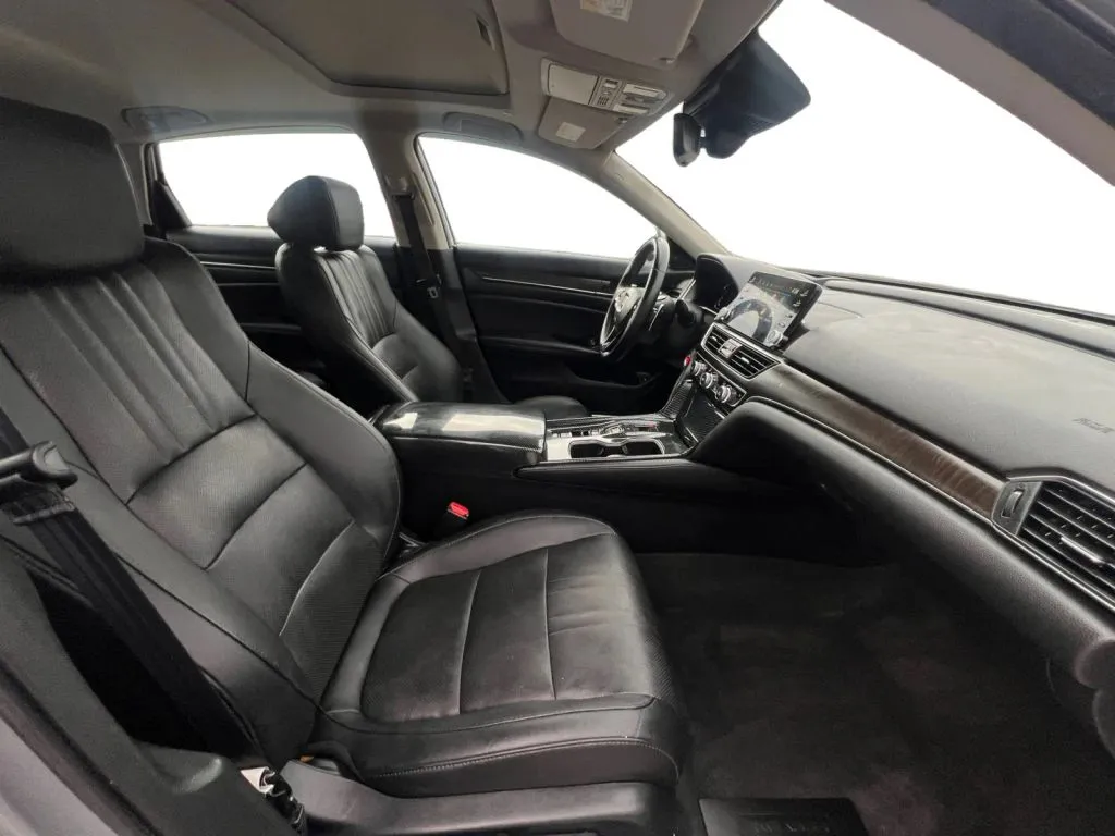 Honda Accord photo 15
