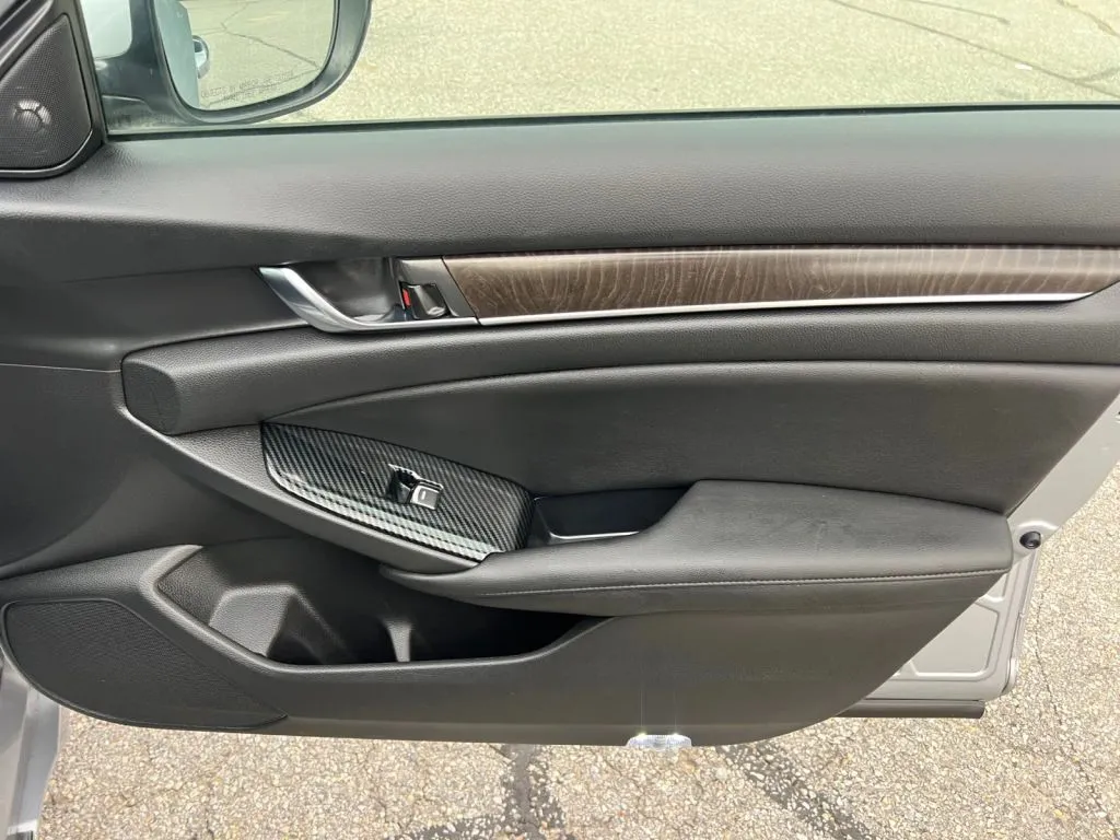 Honda Accord photo 18