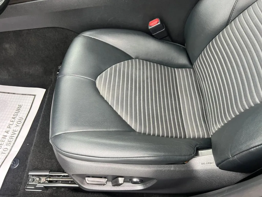 Toyota Camry photo 23