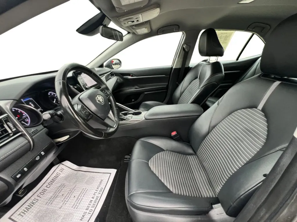Toyota Camry photo 10