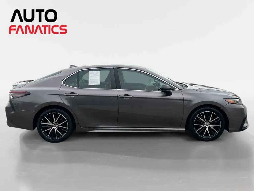 Toyota Camry photo 7