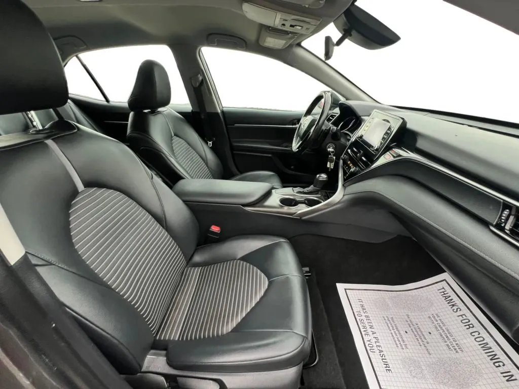 Toyota Camry photo 15