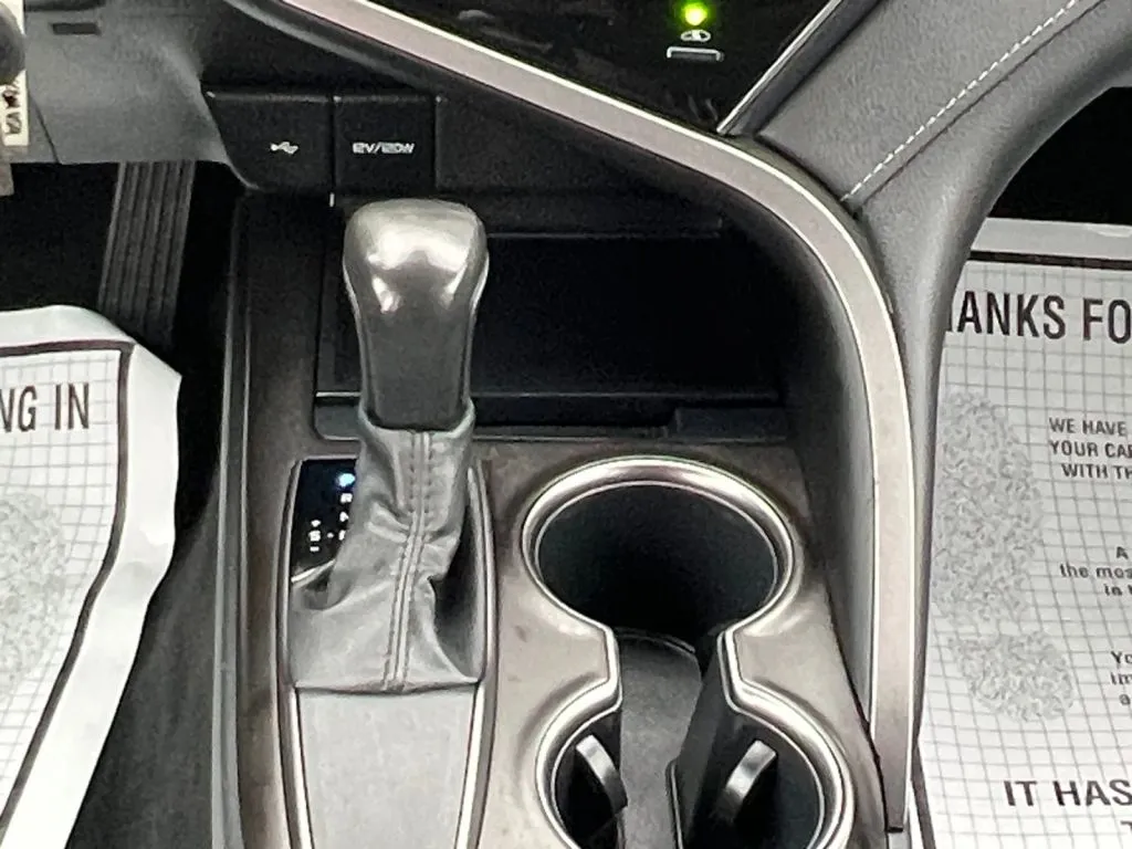 Toyota Camry photo 12