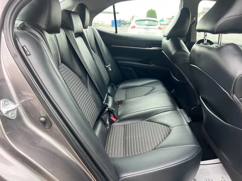 Toyota Camry photo 18