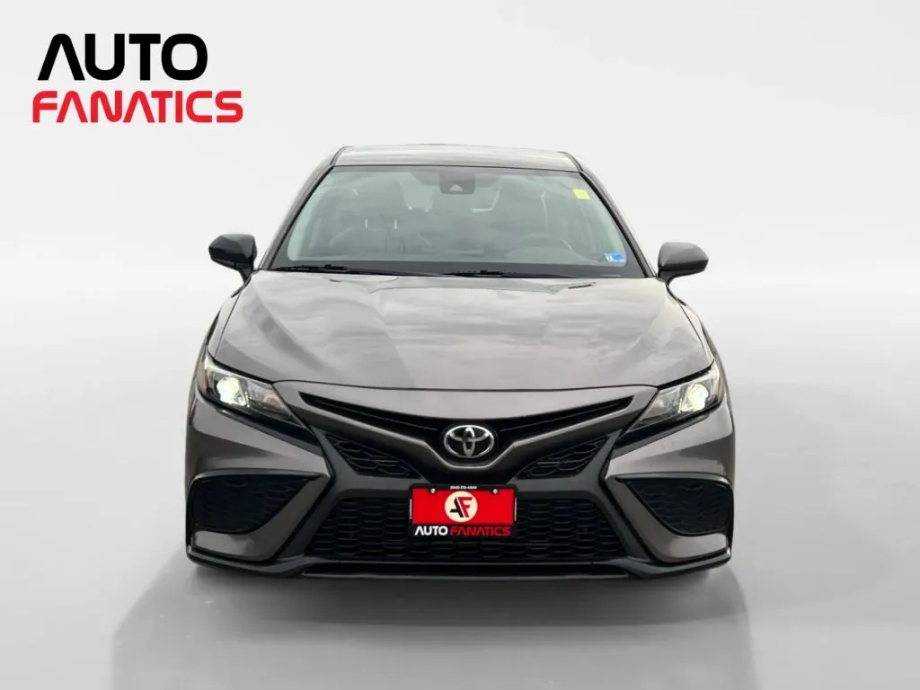Toyota Camry photo 9