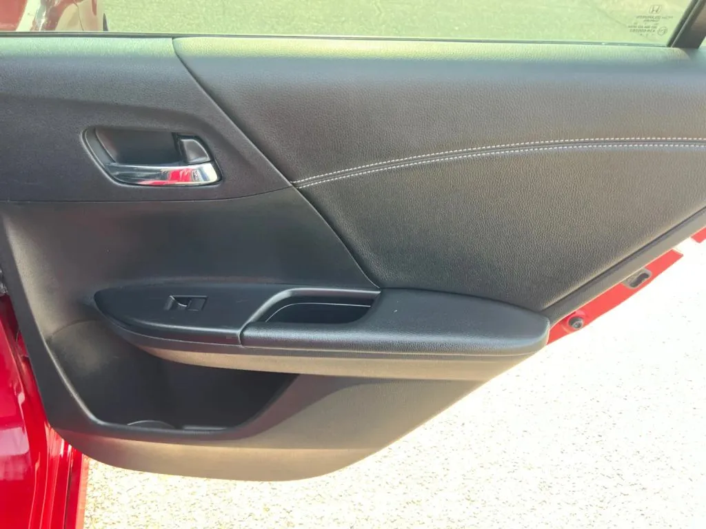 Honda Accord photo 20