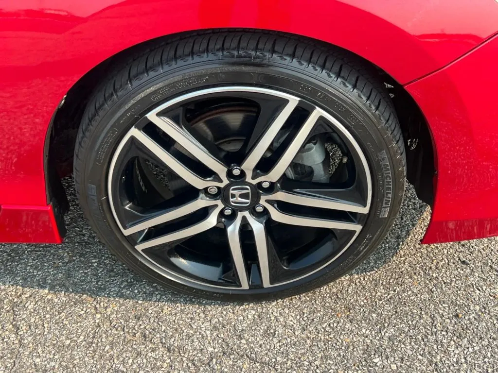 Honda Accord photo 32