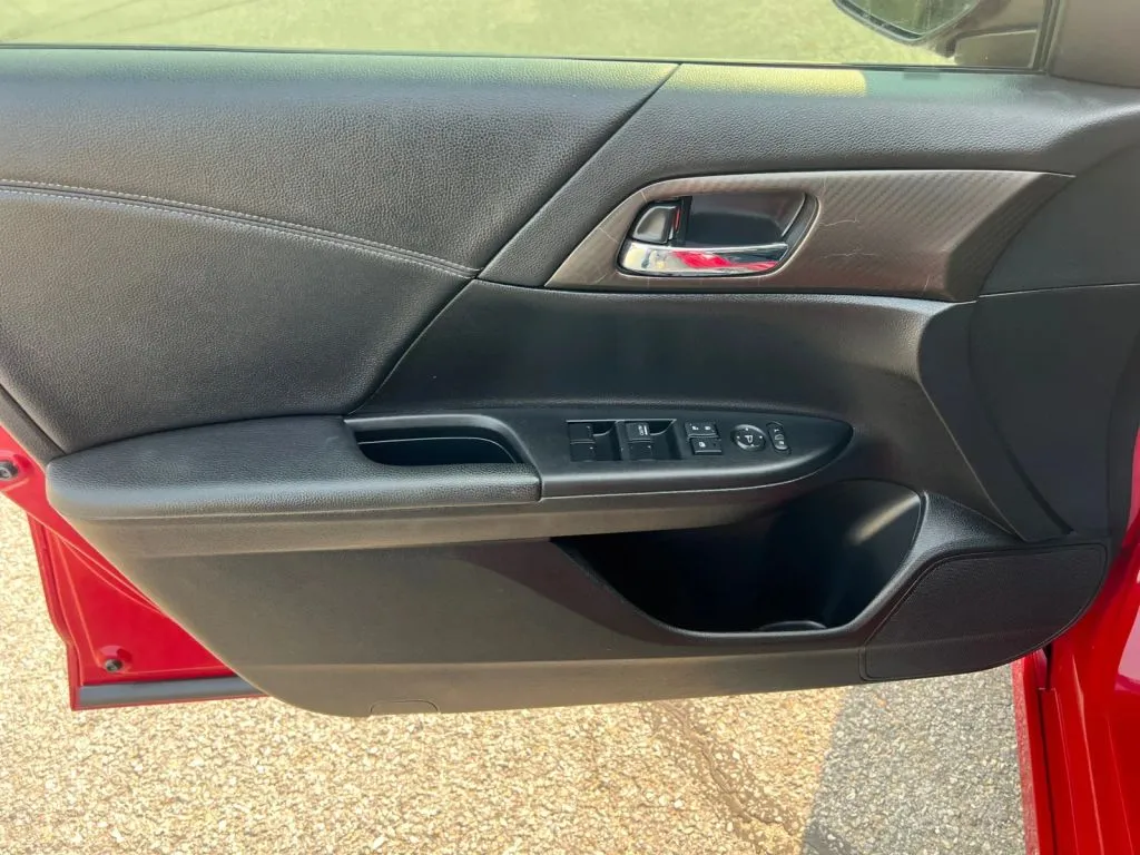 Honda Accord photo 26