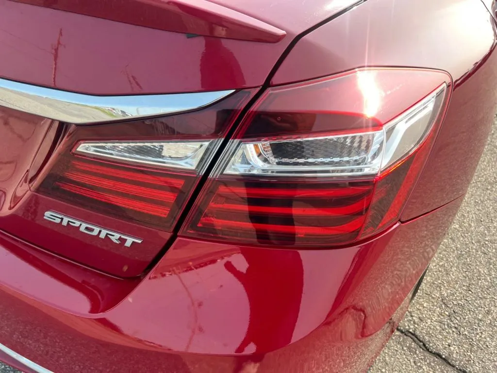 Honda Accord photo 35