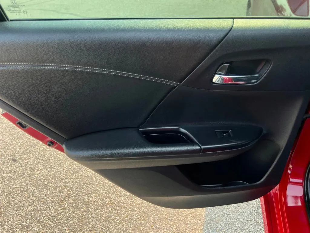 Honda Accord photo 23