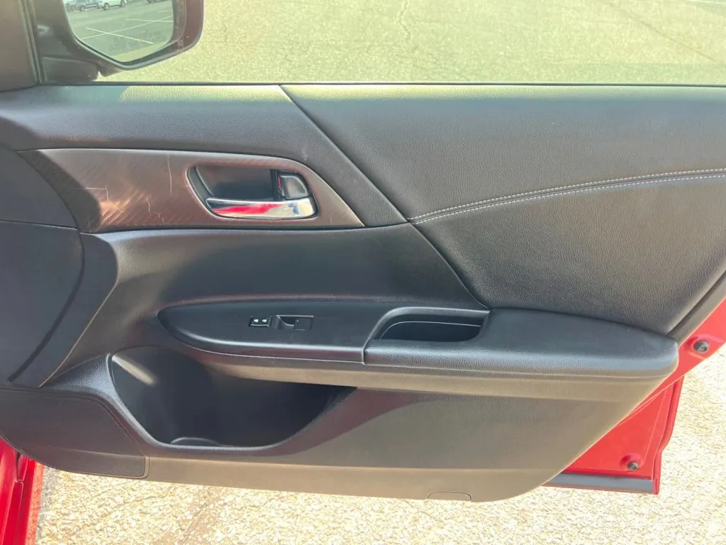 Honda Accord photo 17