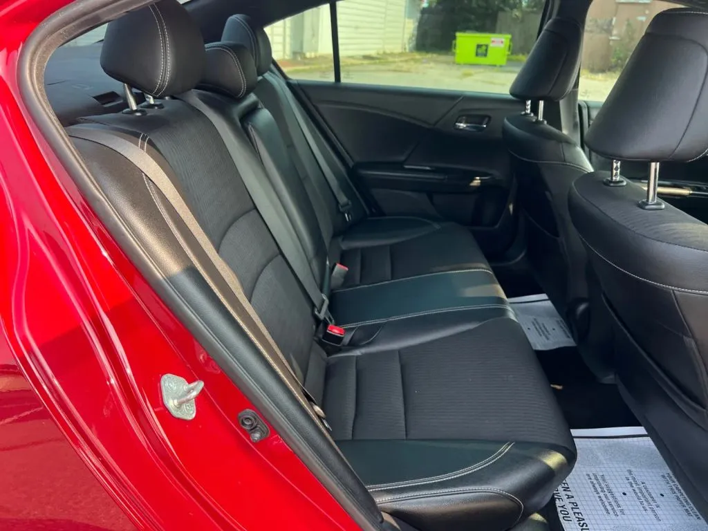 Honda Accord photo 18