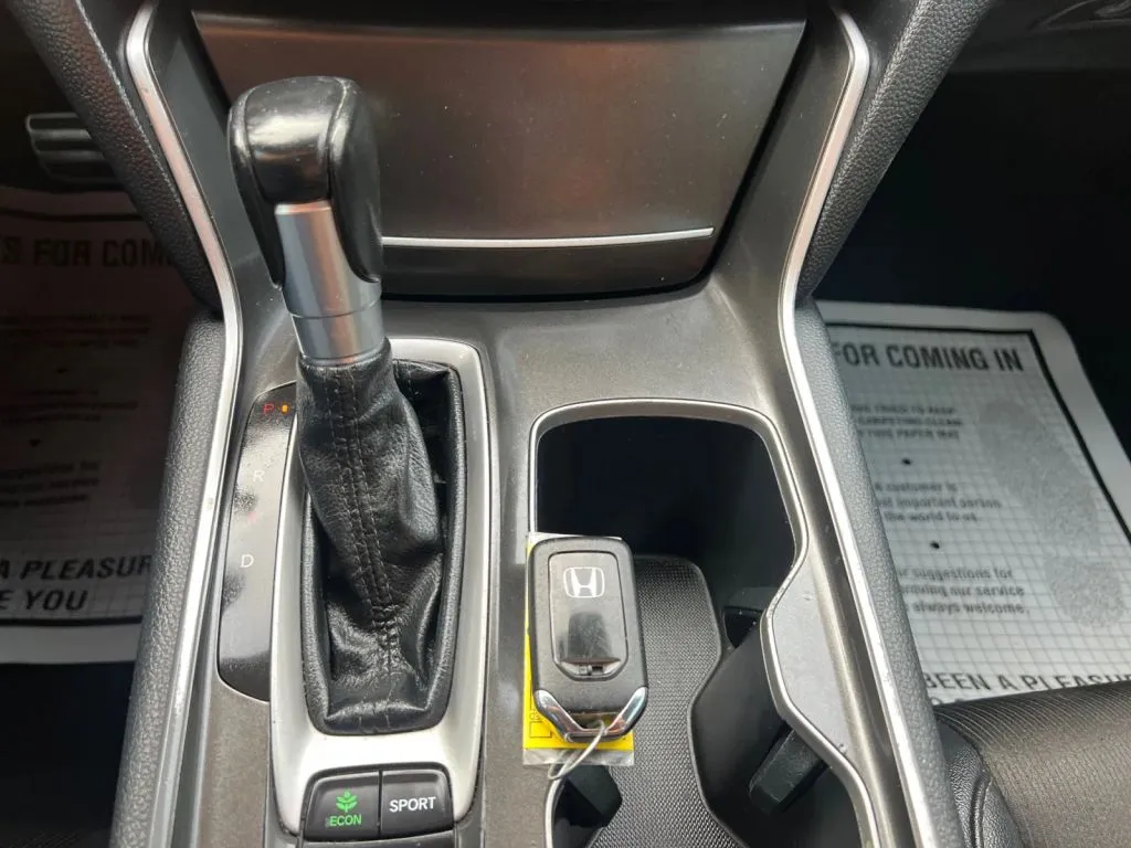 Honda Accord photo 33