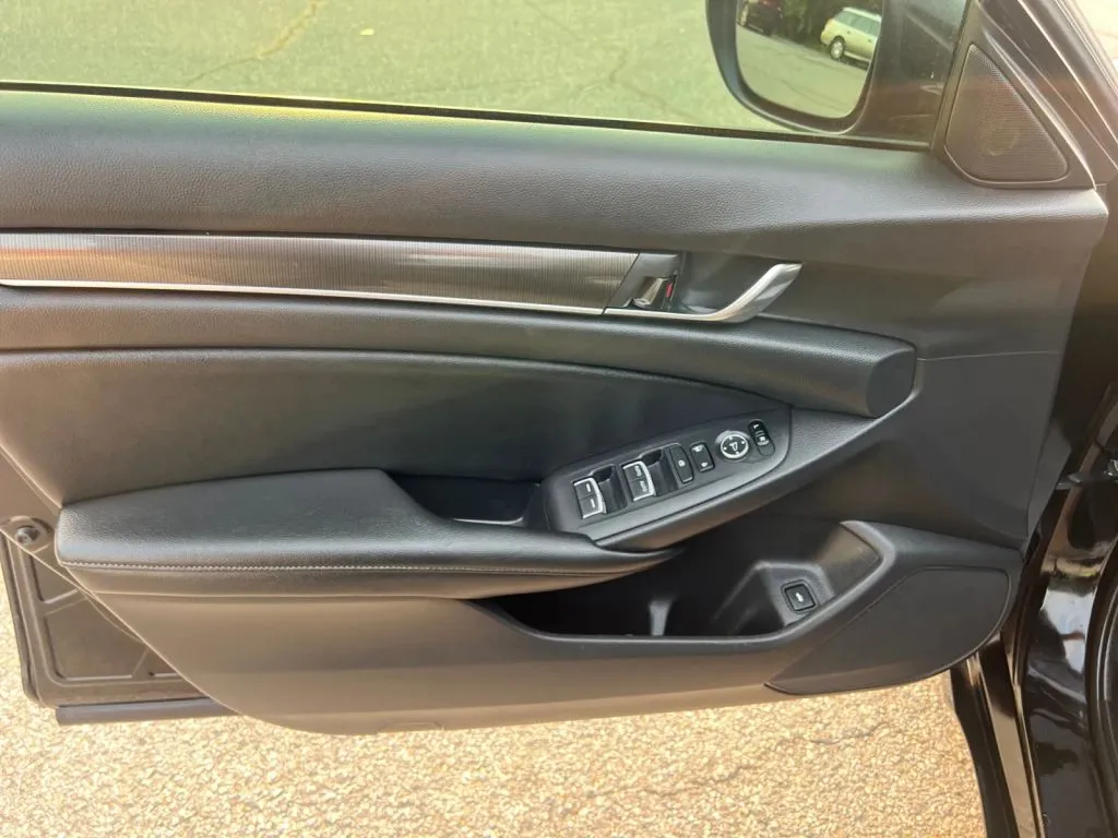 Honda Accord photo 22